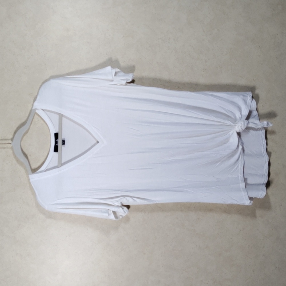 H191 Joh cream v-neck knotted front tee XL